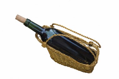 winebasket beyaz bir arka plan üzerinde izole kırmızı şarap şişe