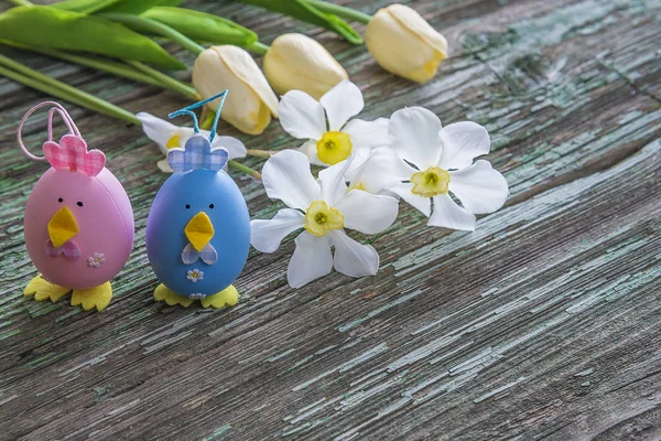 Composición Pascua Con Huevos Decorados Flores Primavera Woo —  Fotos de Stock