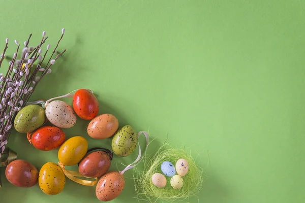 Wielkanoc Wiosna Martwa Natura Różne Pisanki Bukiet Wierzby — Zdjęcie stockowe