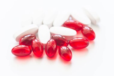 Coronavirus tedavisi konsepti. Çeşitli eczacılık ilaçları. 