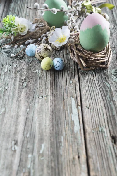 Composición Pascua Espirng Huevos Pascua Ramitas Sauce Sobre Óxido — Foto de Stock