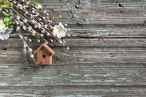 イースターと春の組成 柳の小枝の花束 鳥のHou — ストック写真