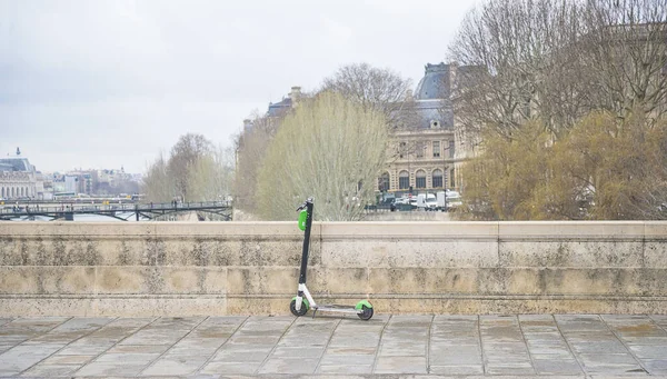 Scooter Empuje Eléctrico Calle Vacía París — Foto de Stock