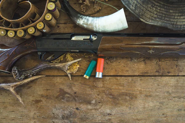 Equipamientos Hunter Sobre Fondo Madera Viejo — Foto de Stock