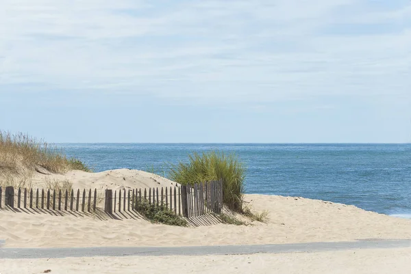 Koncepcja Letnich Wakacji Nad Morzem Typowa Piaszczysta Plaża Oceanie Atlantyckim — Zdjęcie stockowe