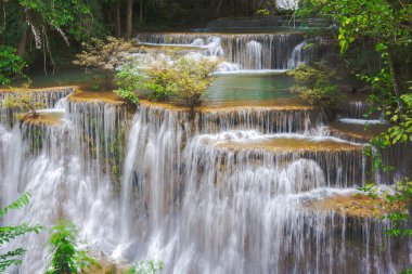 Huay Mae Kamin şelale, Srinakarin Barajı Milli Parkı - Huay Mae Kamin şelale, derin ormandaki güzel şelale. Kanchanaburi, Tayland