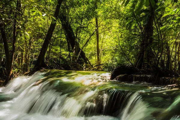 Huay Mae Kamin şelale, Srinakarin Barajı Milli Parkı - Huay Mae Kamin şelale, derin ormandaki güzel şelale. Kanchanaburi, Tayland