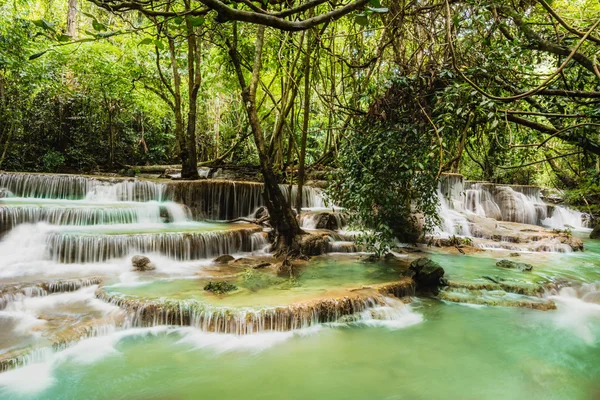 Huay Mae Kamin şelale, Srinakarin Barajı Milli Parkı - Huay Mae Kamin şelale, derin ormandaki güzel şelale. Kanchanaburi, Tayland