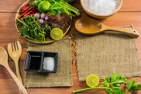 Selofan noodles ile sağlıklı Food.Salad olan bir tür Tayland Mutfağı.