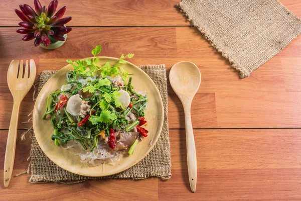 Comida Saludable.Ensalada con fideos de celofán son un tipo de cocina de Tailandia . — Foto de Stock