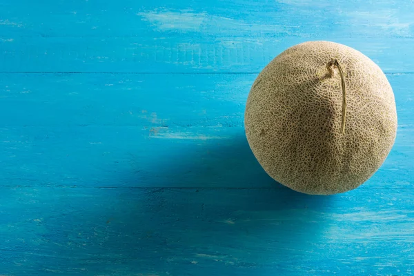 Kavun sonuçları. Mavi tahta masalarda bulunan.