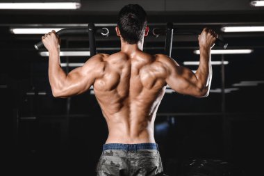 adam ağırlık eğitim spor salonu ekipman spor kulübü fitness ve vücut geliştirme