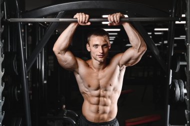 genç adam tren spor salonu sağlık yaşam tarzı seksi beyaz Ma