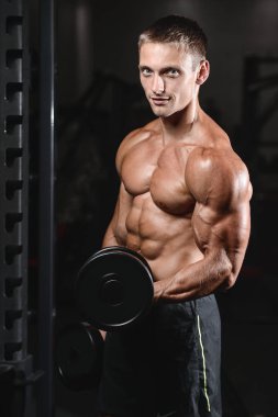 genç adam tren spor salonu sağlık yaşam tarzı seksi beyaz Ma