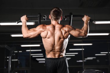 genç adam tren spor salonu sağlık yaşam tarzı seksi beyaz Ma