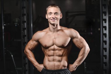 genç adam tren spor salonu sağlık yaşam tarzı seksi beyaz Ma