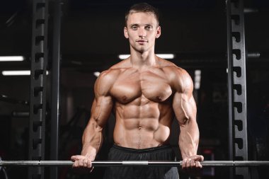 genç adam tren spor salonu sağlık yaşam tarzı seksi beyaz Ma