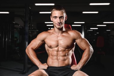 genç adam tren spor salonu sağlık yaşam tarzı seksi beyaz Ma