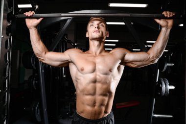 genç adam tren spor salonu sağlık yaşam tarzı seksi beyaz Ma