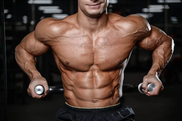 Handsome fitness model train in the gym gain muscle — Stock Photo, Image