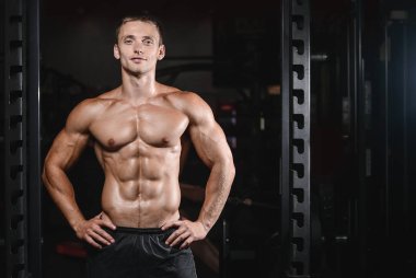 genç adam tren spor salonu sağlık yaşam tarzı seksi beyaz Ma