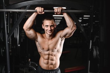 genç adam tren spor salonu sağlık yaşam tarzı seksi beyaz Ma