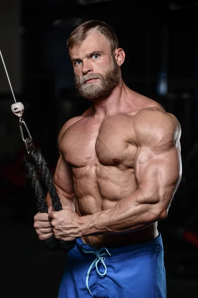Brutala muskulös man med skägg orakad fitness modell healthcare — Stockfoto