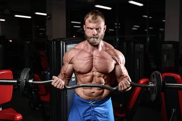 acımasız kaslı adam sakal tıraşsız fitness modeli sağlık