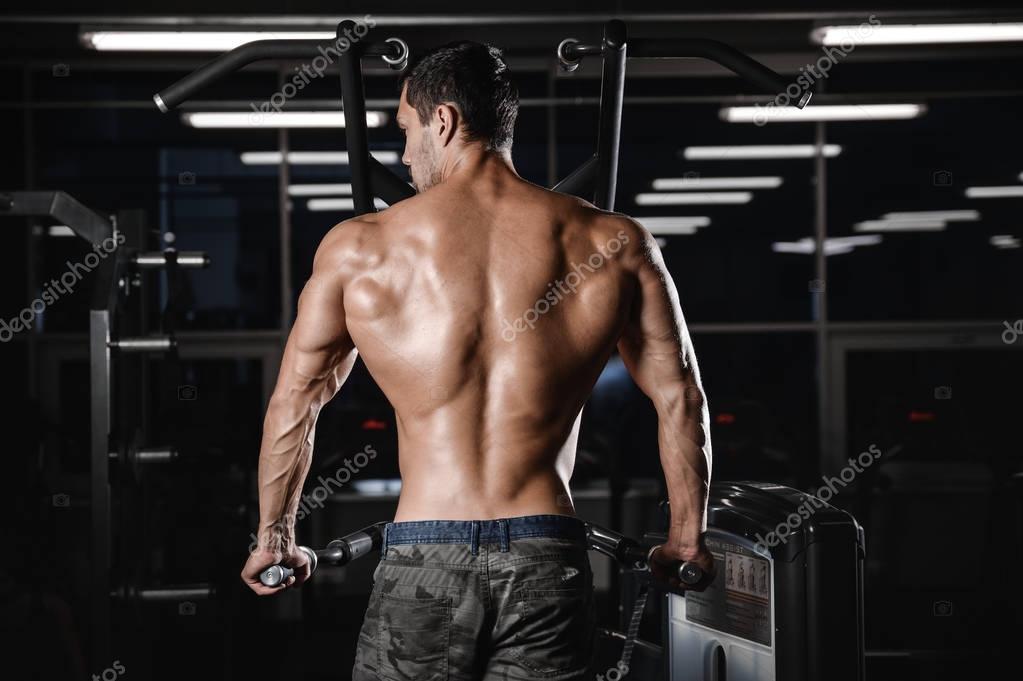 Back muscle mans back Male bodybuilder flexing his back — Stock Photo