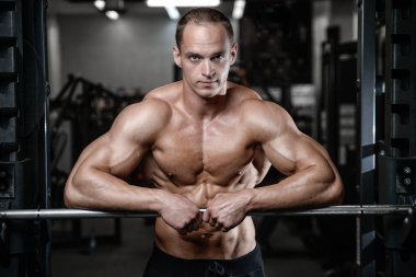 genç adam tren spor salonu sağlık yaşam tarzı seksi beyaz Ma