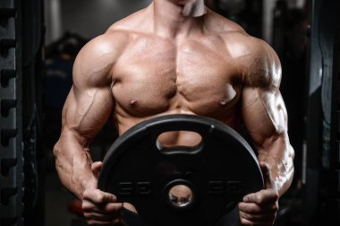 genç adam tren spor salonu sağlık yaşam tarzı seksi beyaz Ma