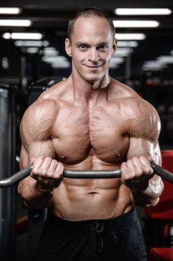 genç adam tren spor salonu sağlık yaşam tarzı seksi beyaz Ma