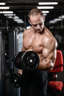 genç adam tren spor salonu sağlık yaşam tarzı seksi beyaz Ma