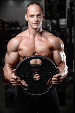 genç adam tren spor salonu sağlık yaşam tarzı seksi beyaz Ma