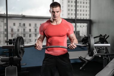 spor salonu sağlık yaşam tarzı seksi beyaz erkek genç adam tren