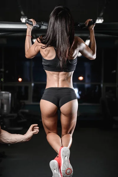 Sexy caucasian man and woman in gym — Stock Photo, Image