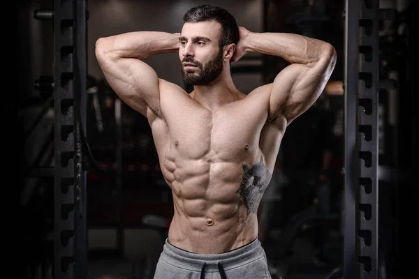 Handsome fitness model train in the gym gain muscl — Stock Photo, Image