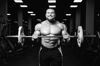 Diyet eğitim kas pompalama yakışıklı güç atletik erkek