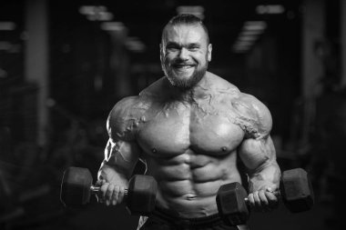 Diyet eğitim kas pompalama yakışıklı güç atletik erkek