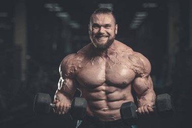 Diyet eğitim kas pompalama yakışıklı güç atletik erkek