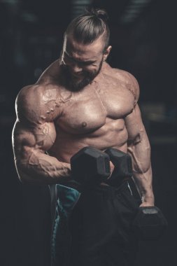 Diyet eğitim kas pompalama yakışıklı güç atletik erkek