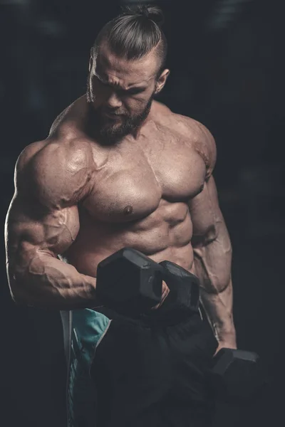 ダイエット トレーニングの筋肉をポンプのハンサムなパワー運動男 — ストック写真