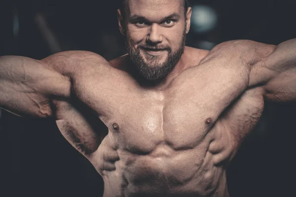 Brutal caucasian handsome fitness men on diet training chest pum — Stock Photo, Image