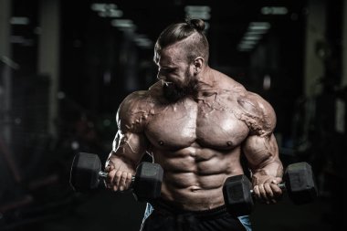 Diyet eğitim kas pompalama yakışıklı güç atletik erkek