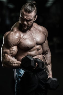 Diyet eğitim kas pompalama yakışıklı güç atletik erkek