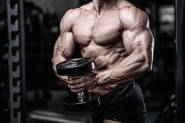 Diyet eğitim kas pompalama yakışıklı güç atletik erkek