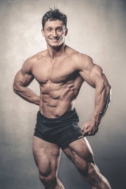 Beyaz seksi fitness modeli ab kadar yakın spor salonu