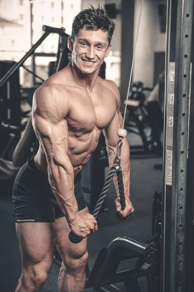 Brutal caucasian handsome fitness men on diet training triceps g — Stock Photo, Image