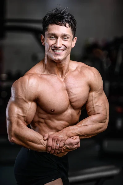 Handsome power athletic man on diet training pumping up muscles — Stock Photo, Image