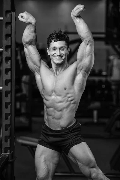 Handsome power athletic man on diet training pumping up muscles — Stock Photo, Image